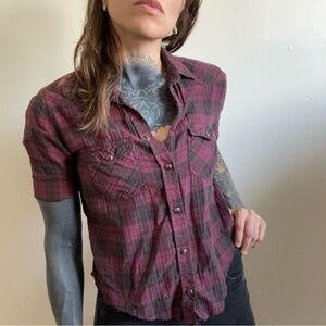 🌹SOLD🌹Raw hem plaid American eagle button down short sleeve crop size XS